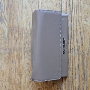 Burberry eyeglasses case
